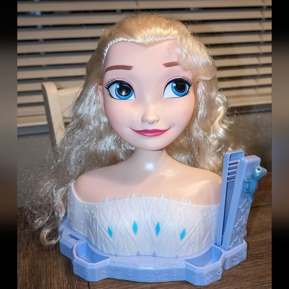 Disney | Toys | Disney Frozen 2 Elsa The Snow Queen Styling Head With Color Changing Extensions ...